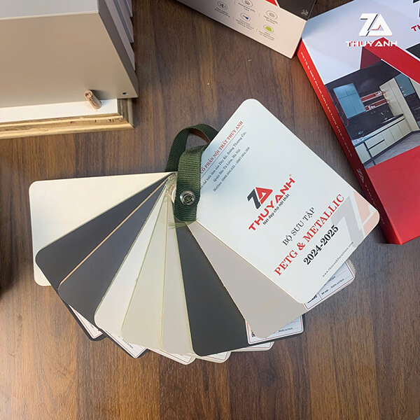 Bảng màu Metallic Thùy Anh